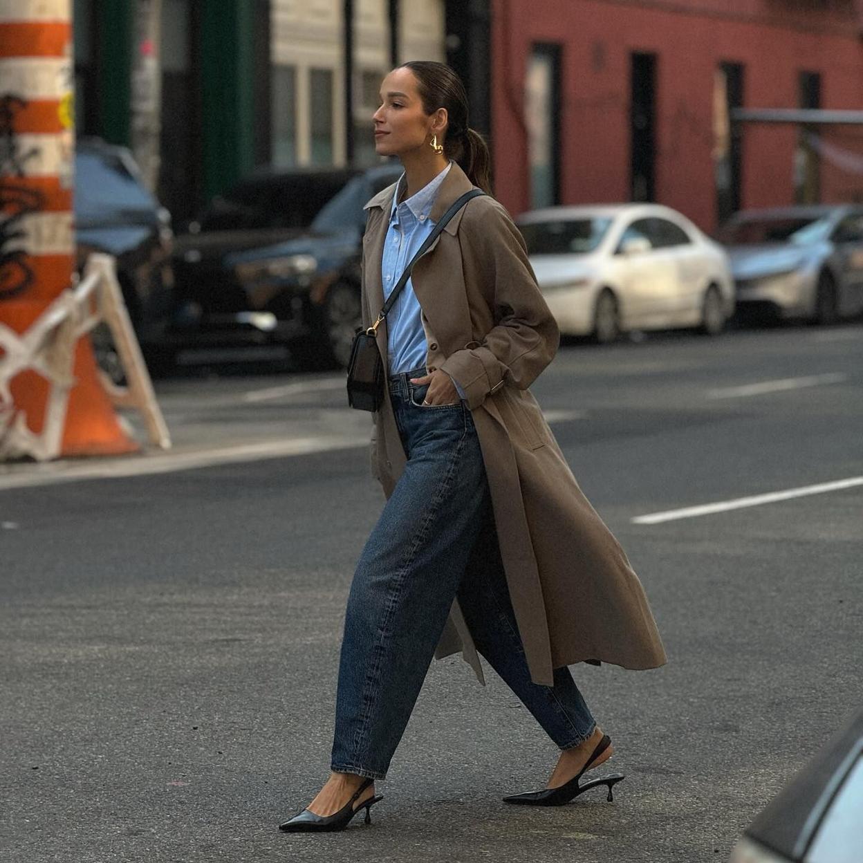 Influencer con zapatos de tacón bajo elegantes/@RUTAENROUTE