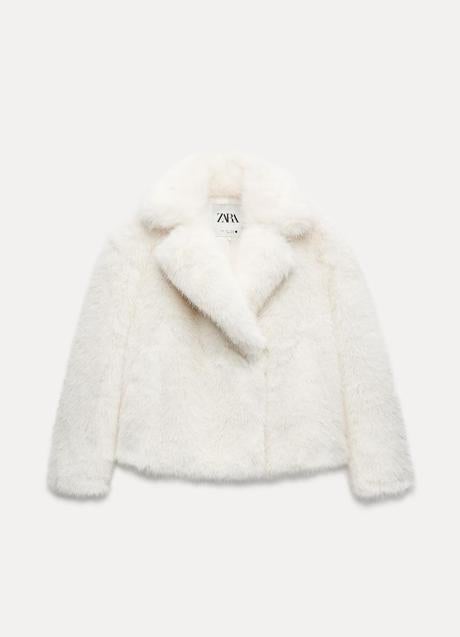 Abrigo blanco de Zara (89,99 euros)