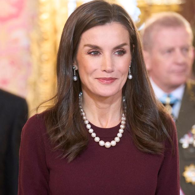 El poder del collar de perlas, según la reina Letizia: dónde comprar los modelos más bonitos