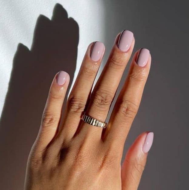 Uñas tono mauve tendencia para enero 2025