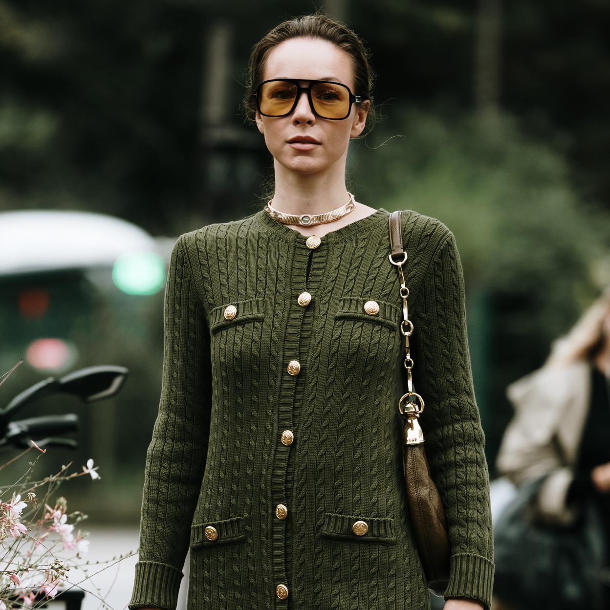 Look en verde oliva, el color tendencia/SPOTLIGHT LAUNCHMETRICS