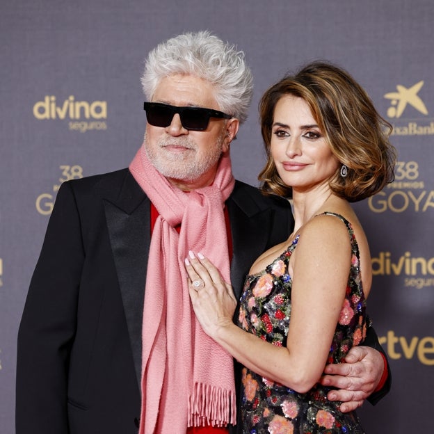 Pedro Almodóvar y Penélope Cruz en los Goya 2024. 