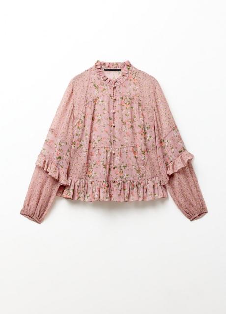 Blusa con estampado de flores de Sfera (25,99 euros)