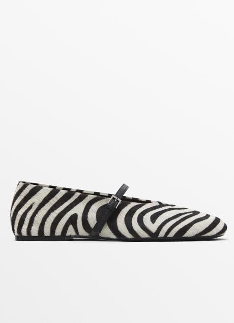 Zapatos con estampado animal de Massimo Dutti (99,99 euros)