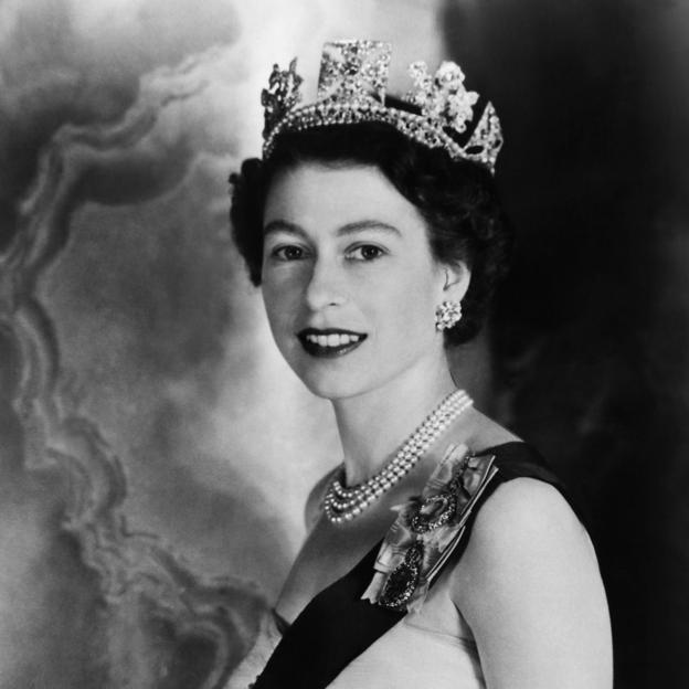 Los pendientes favoritos de Isabel II: perlas, diamantes y los preferidos de Kate Middleton