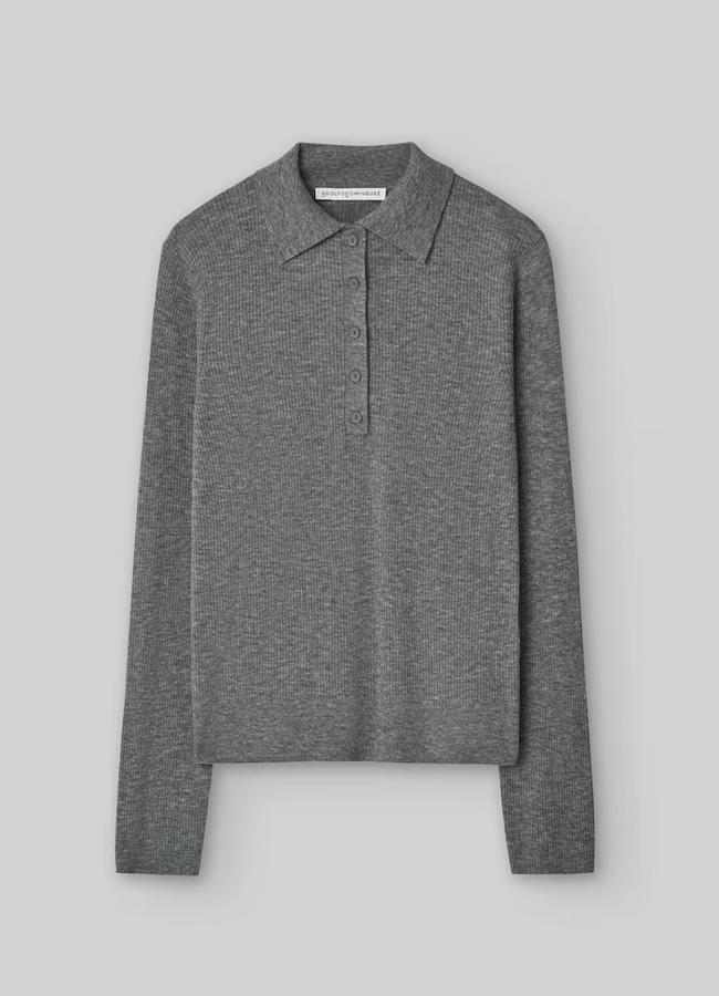 Polo gris de Adolfo Domínguez, 49 euros.