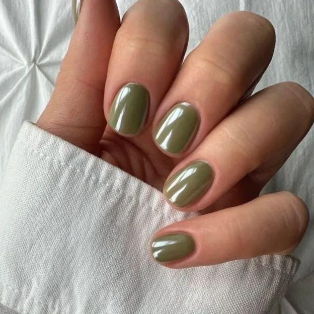 Manicura glazed donut en color verde oliva