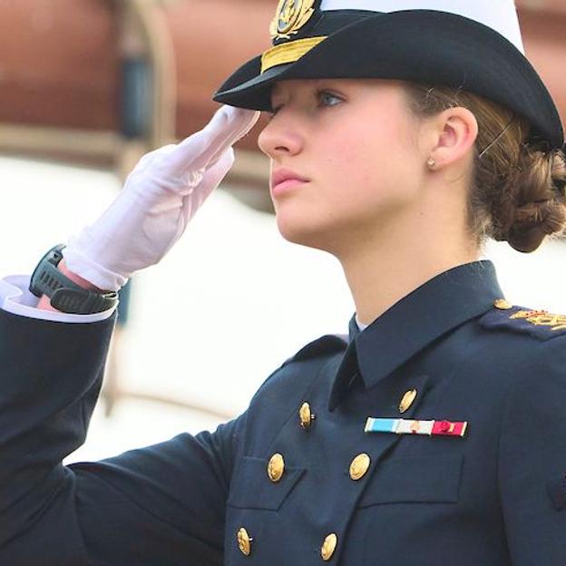 La princesa Leonor a bordo de Elcano. 