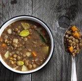 El truco de mi madre para hacer unas lentejas que no engordan: sin chorizo y con este ingrediente especial