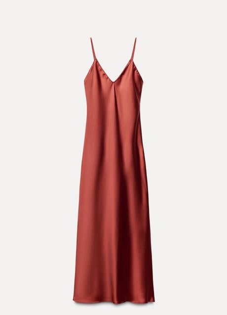 Vestido midi de Zara (29,99 euros)