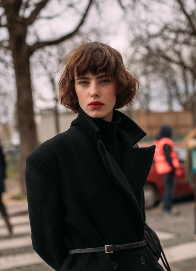 Una mujer con labios rojos intensos. Foto: Launchmetrics spotlight.