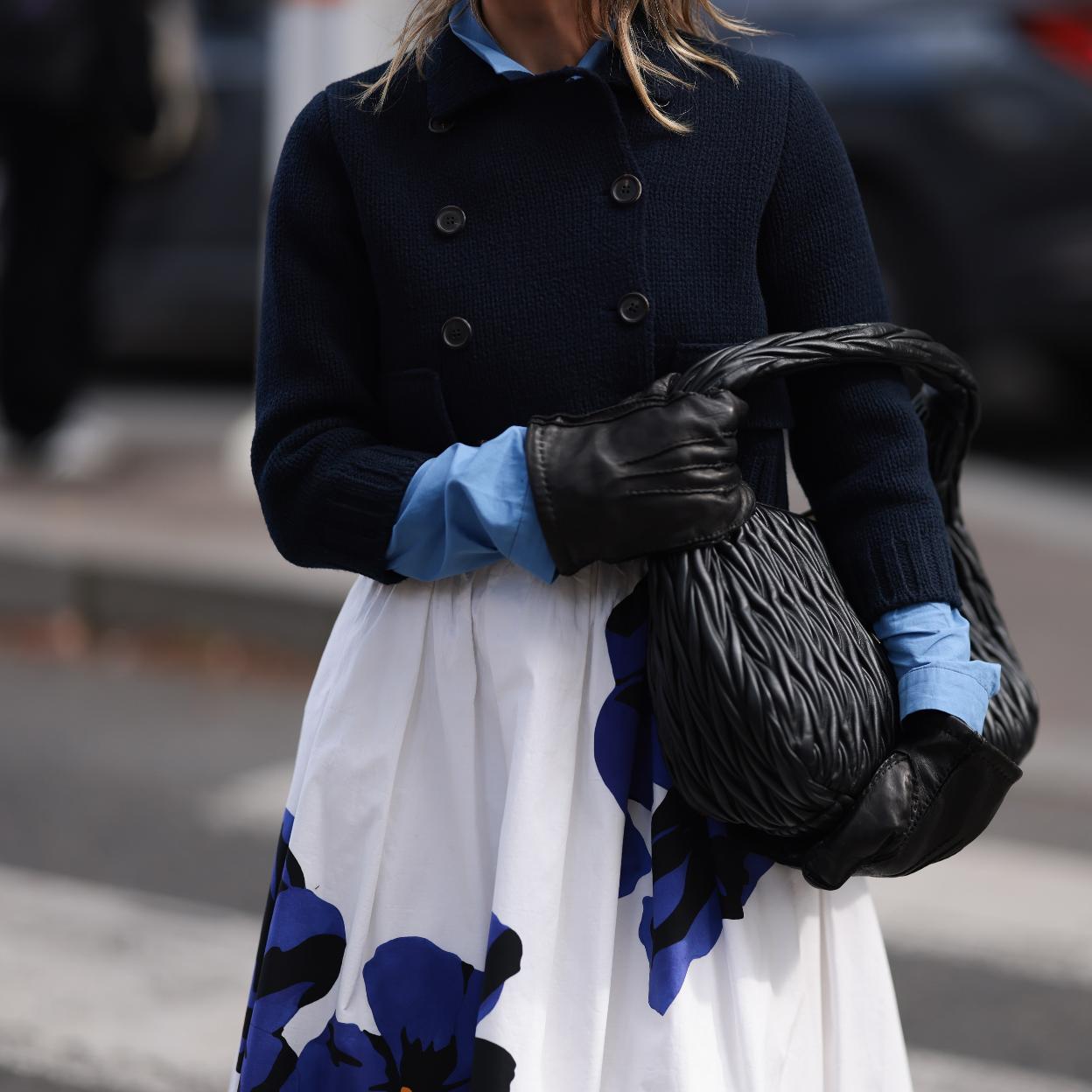 Prendas en azul marino para llevar este invierno si estás cansada del clásico negro