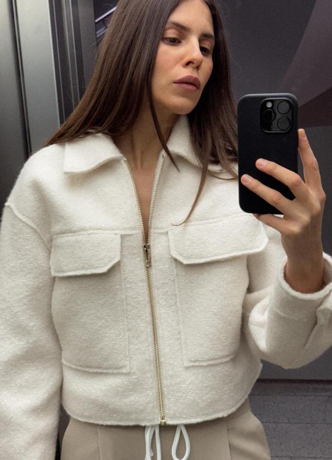 Chaqueta con tejido bouclé de Zara.