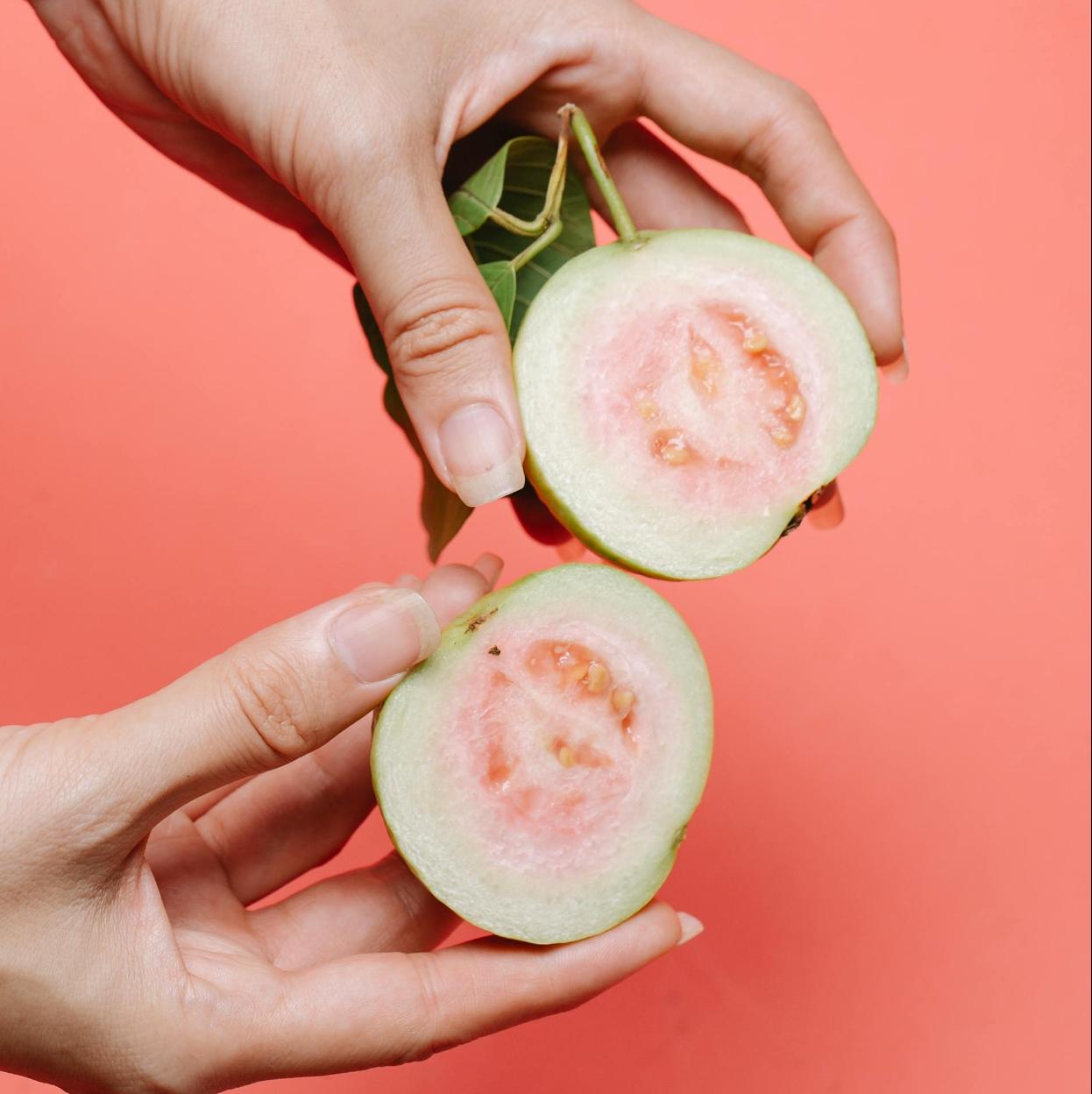 El perfil nutricional de la guayaba es muy completo e interesante. /Foto de Any Lane en Pexels