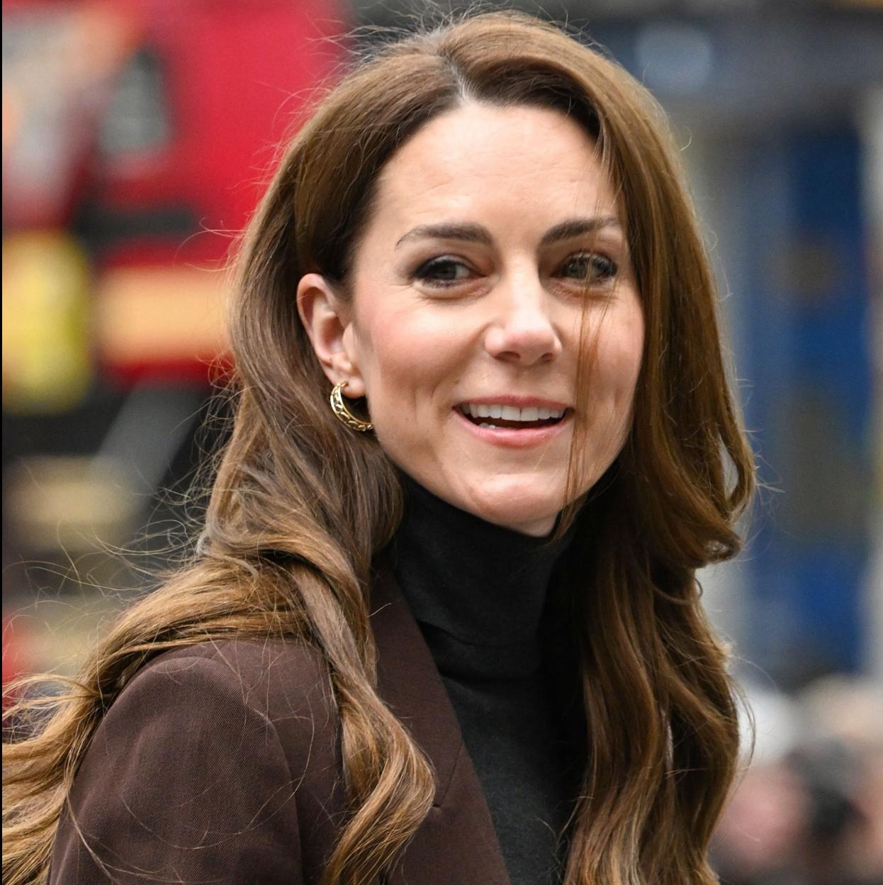 Kate Middleton en una visita a una escuela infantil/GTRES