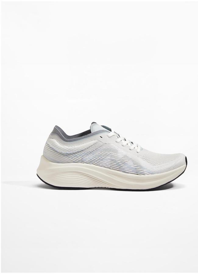 Zapatillas de correr de Oysho (19,99 euros).