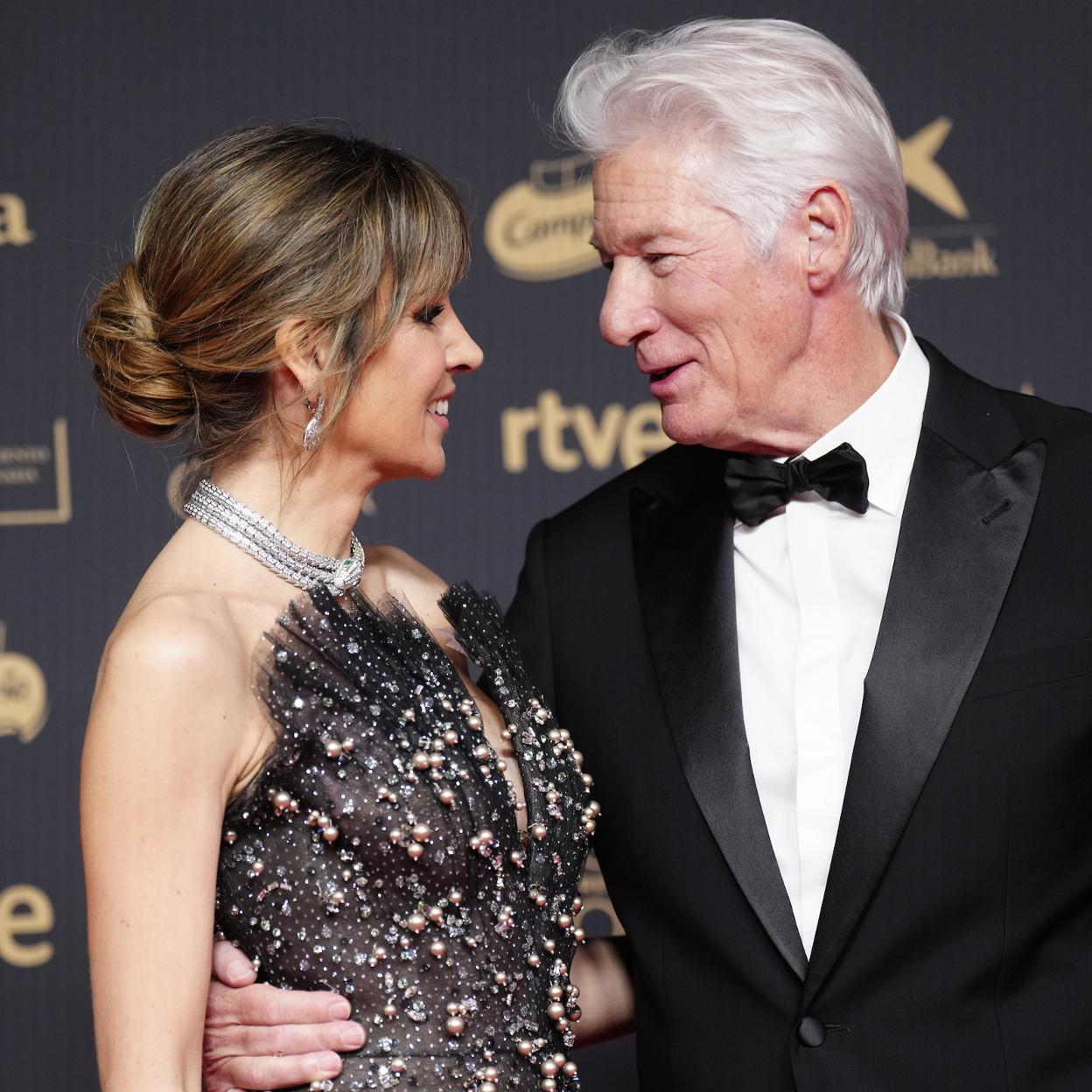 Alejandra Silva y Richard Gere en la alfombra roja de los Premios Goya 2025./limited pictures