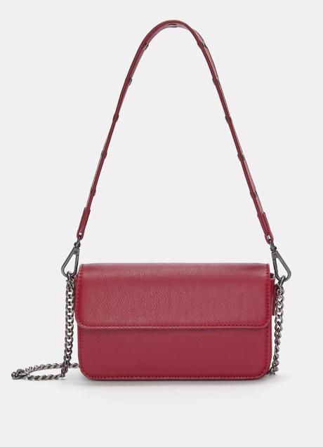 Bolso rojo de Pull & Bear (14,99 euros)