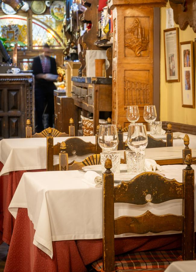 Referente de platos castellanos como el cochinillo y el cordero, Casa Duque es un restaurante ideal para disfrutarlo en una escapada de fin de semana en familia. / DR