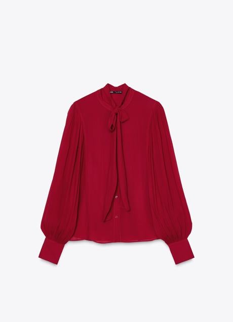 Blusa fluida de Zara (39,99 euros)