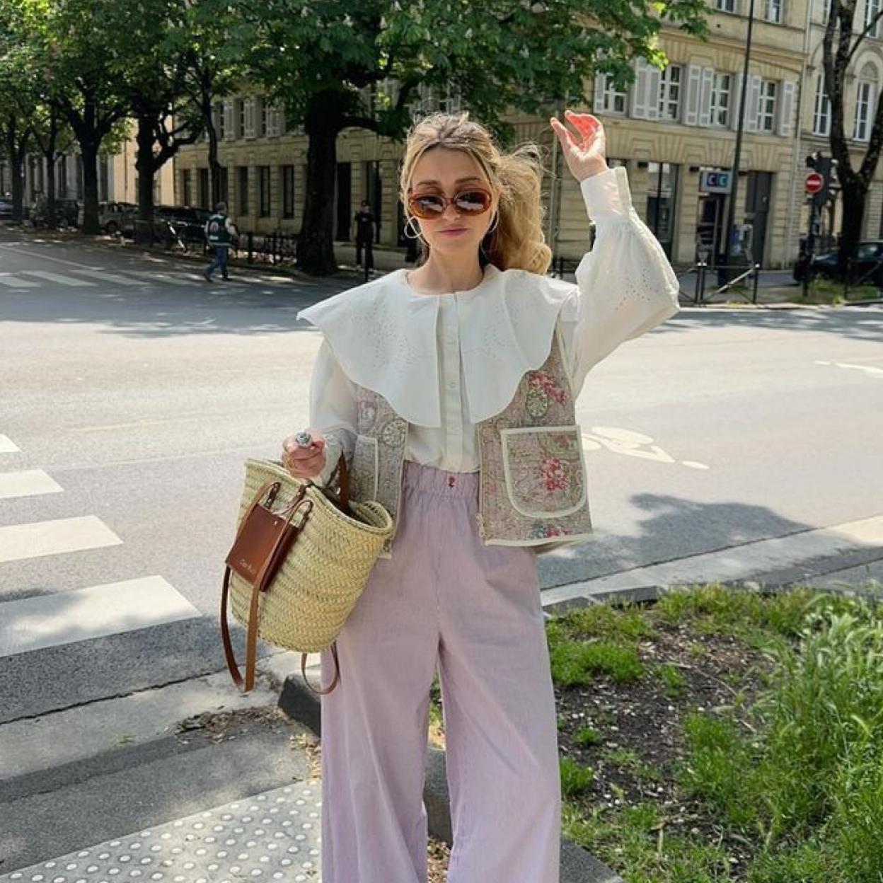 Influencer con chaleco para primavera/@LIZZIEHINDSHAW