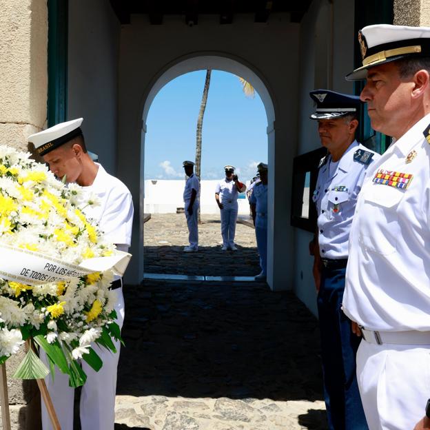 Un momento de la ofrenda floral,