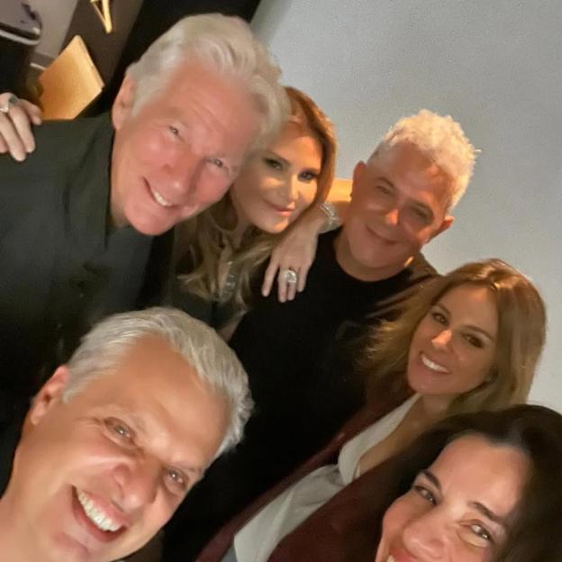 Los Gere junto a Alejandro Sanz y unos amigos en Nueva York. 