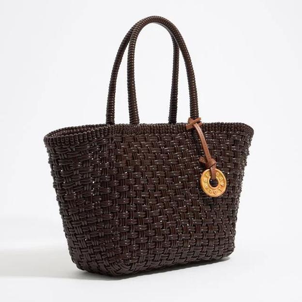 Bolso shopper trenzado chocolate (250€)