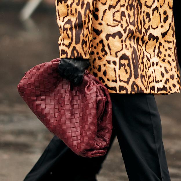 Bolso trenzado en el street style