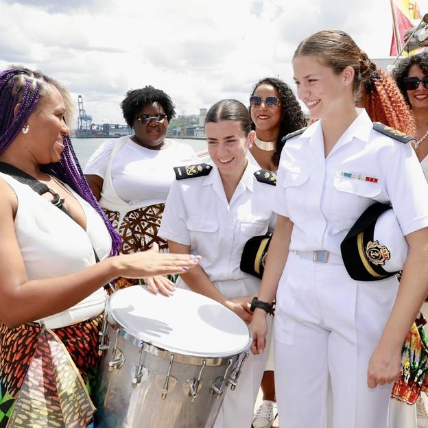 El recibimiento a la princesa Leonor en Salvador de Bahía, la primera parada del buque-escuela Juan Sebastián Elcano. 