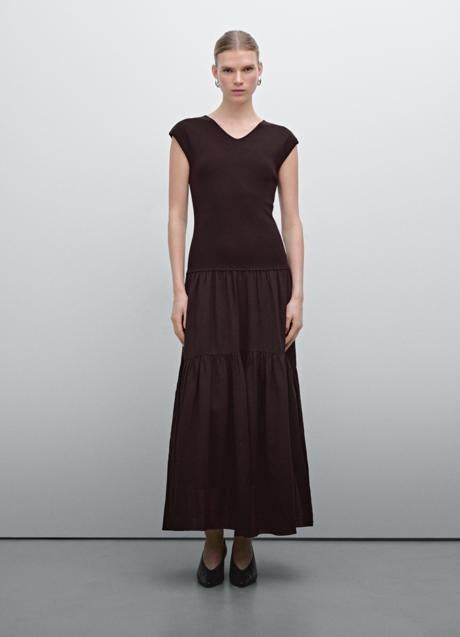 Vestido burdeos de Massimo Dutti (79,99 euros)