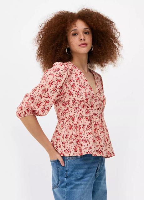 Blusa con estampado floral de Primark (15 euros)