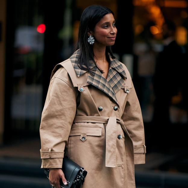 La gabardina más buscada de este año es de Zara, con estampado de cuadros y reversible