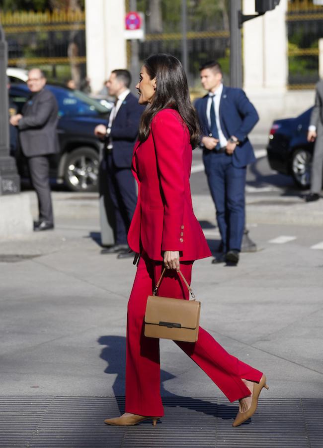 El look de la reina Letizia. (LIMITED PICTURES)