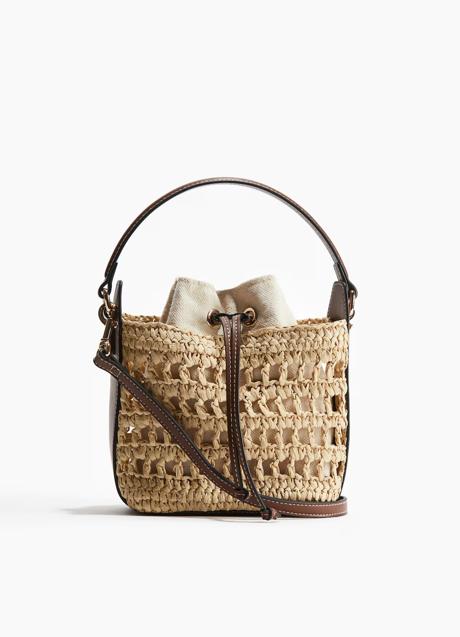 Bolso de rafia de H&M (24,99 euros)