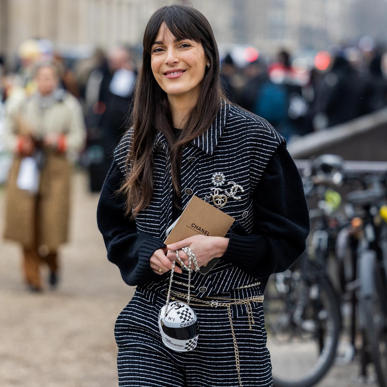 La única joya que va a adornar tus chaquetas esta primavera son los broches