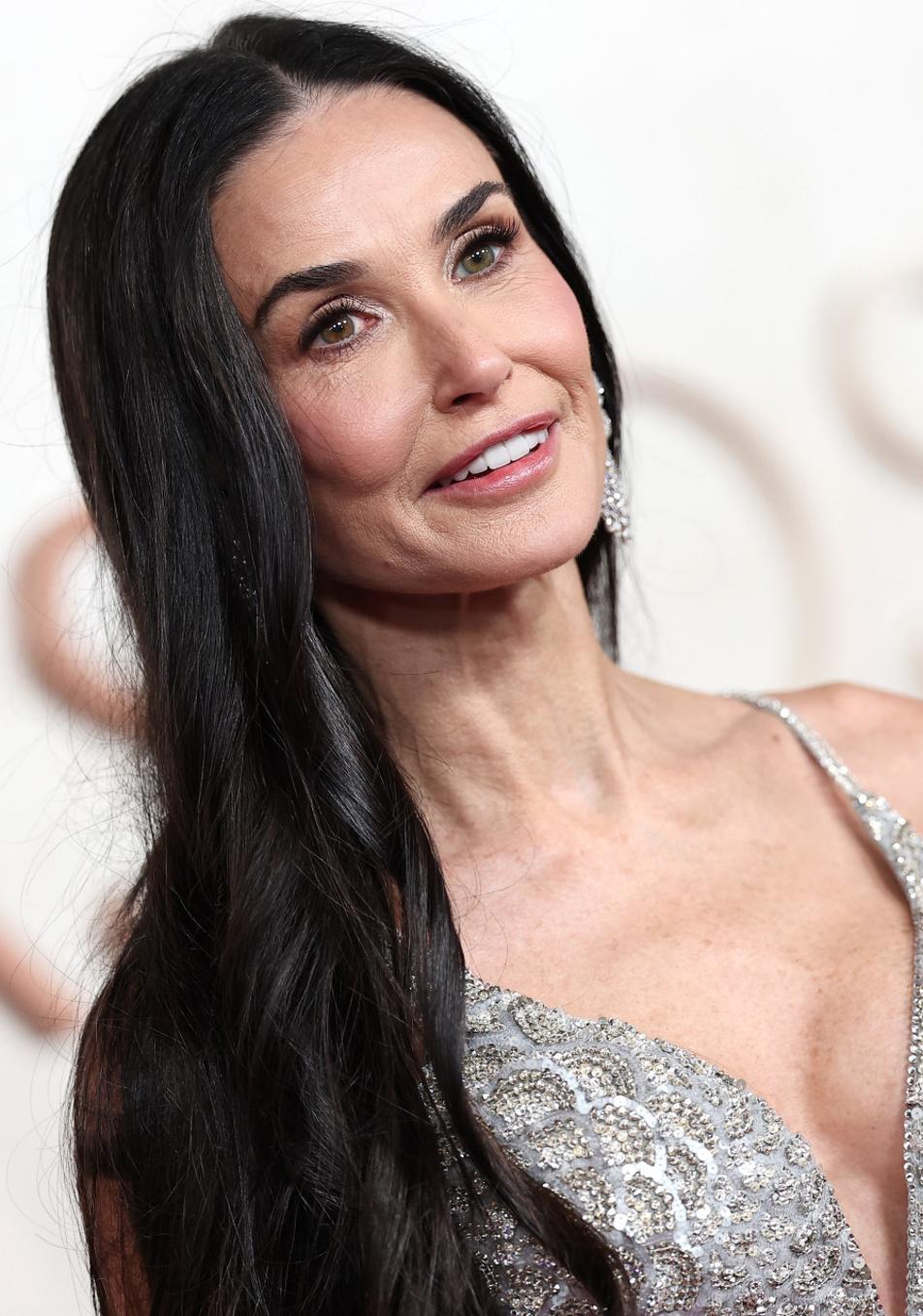 El espectacular look de Demi Moore en los Premios Oscar 2025 con un vestido de Giorgio Armani Privé