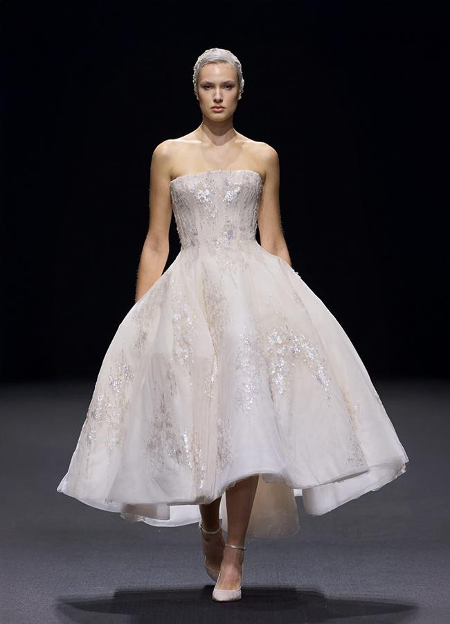 El vestido de Paolo Sebastian durante el desfile de la Dubái Fashion Week. 