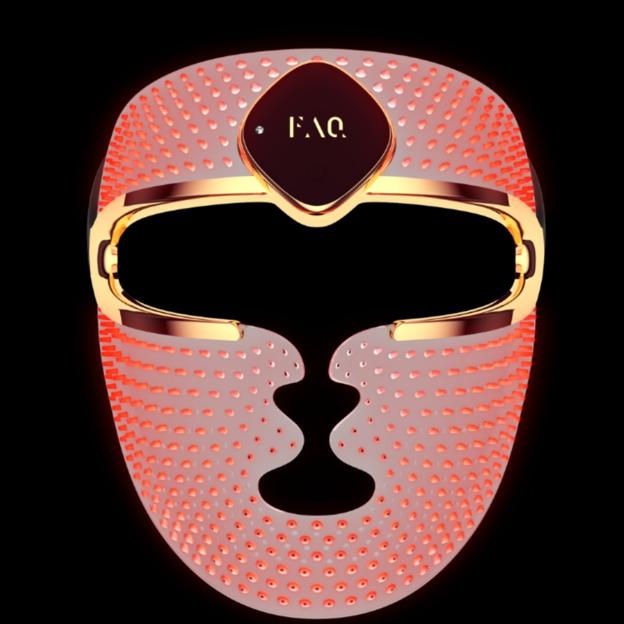 La máscara LED facial FAQ 202 de FOREO.