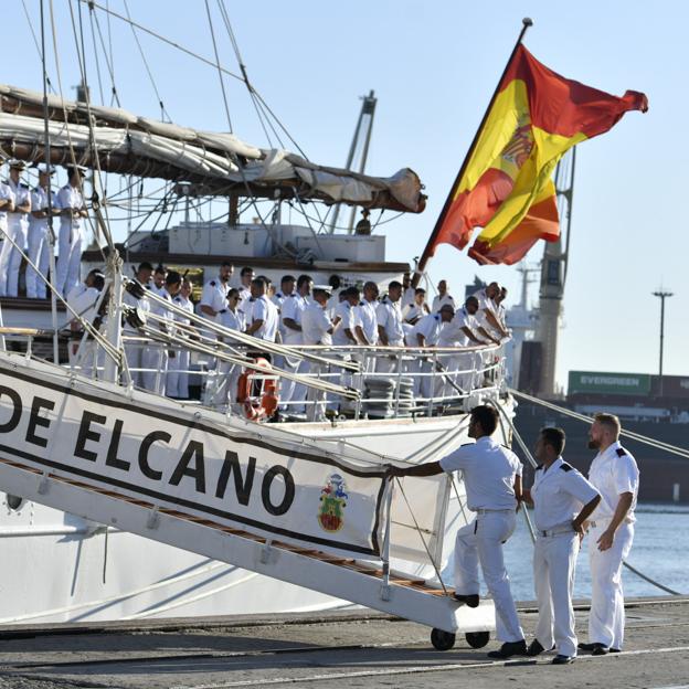 La tripulación de Elcano llega al puerto de Montevideo. 