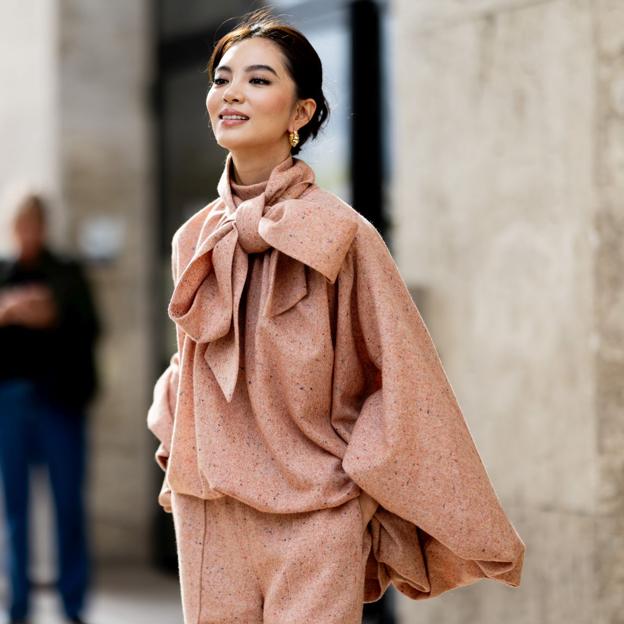 Estas blusas con mangas globo son la nueva sensación del street style para primavera