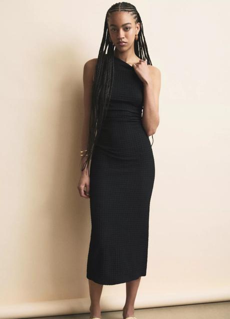 Vestido negro de Pull & Bear (25,99 euros)