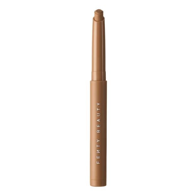 Sombra de ojos en barra Shadowstix de Fenty Beauty.