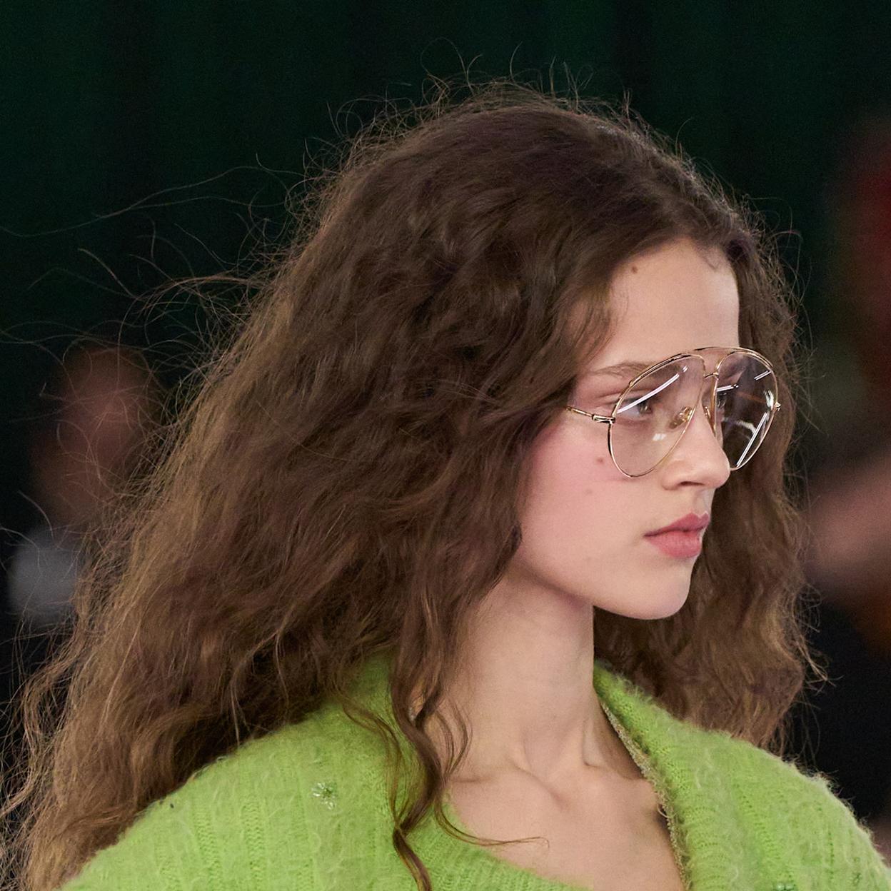 Melena con frizz durante el desfile de Gucci./launchmetrics spotlight