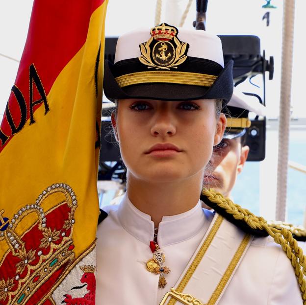 La princesa Leonor en Montevideo a bordo del buque Juan Sebastián Elcano.