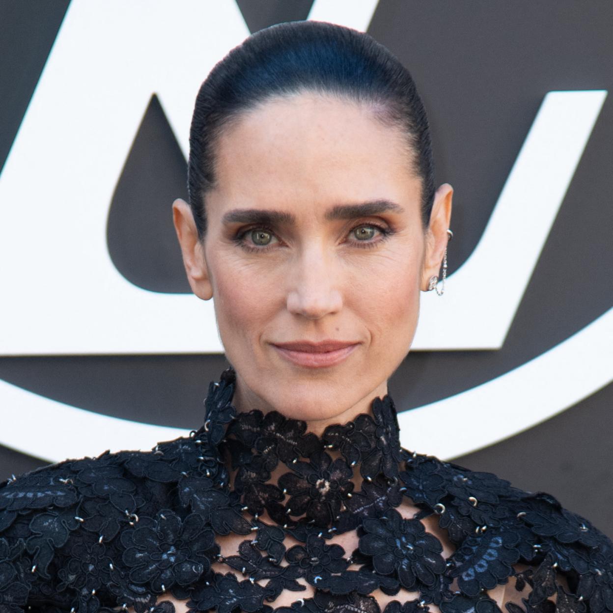 Jennifer Connelly con piel madura luminosa y sedosa/gtres