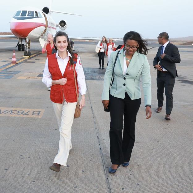 La reina Letizia ya está en África.