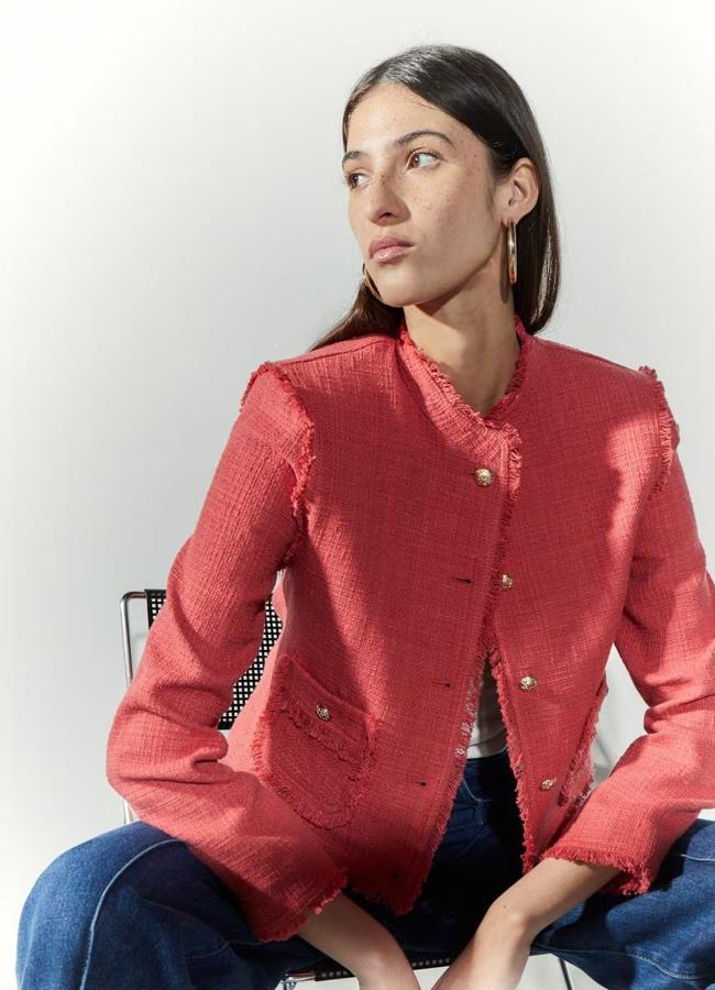 Chaqueta de tweed desflecada coral
